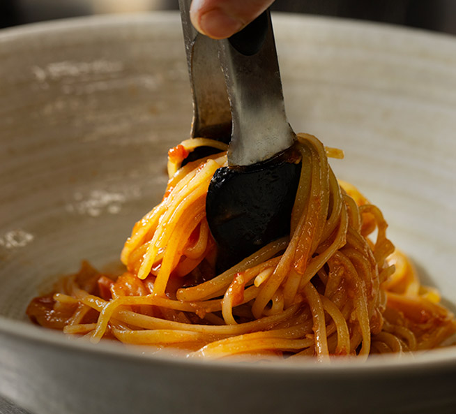 パスタ盛り付け